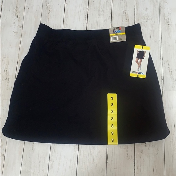 New! 32 degrees Black Skort 2 pockets - Picture 4 of 7